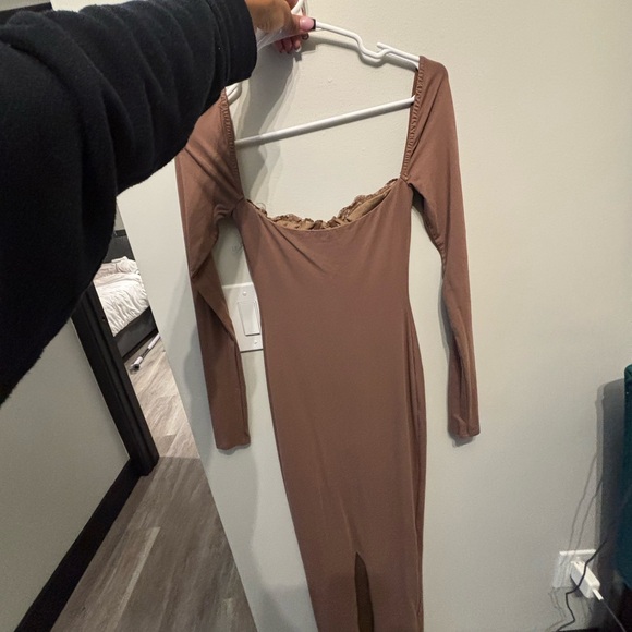 DIONNE MAXI DRESS TAUPE - Picture 4 of 5